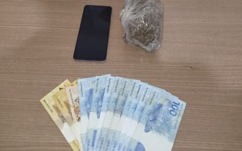 Homem e familiar são presos em Campo Mourão por tráfico, adulteração veicular, lesão corporal e injúria