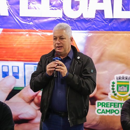 Campo Mourão entrega títulos de regularização fundiária a 77 famílias por meio do Programa Moradia Legal