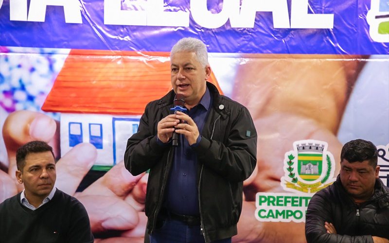 Campo Mourão entrega títulos de regularização fundiária a 77 famílias por meio do Programa Moradia Legal