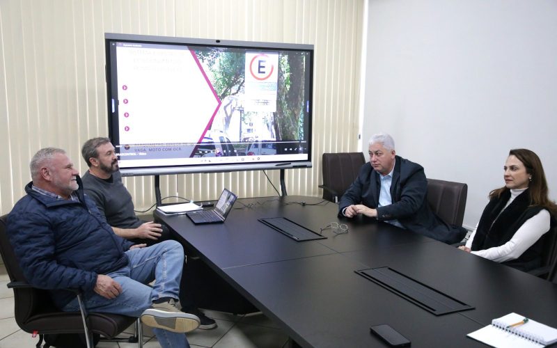 Prefeitura de Campo Mourão negocia ajustes no estacionamento rotativo com empresa responsável