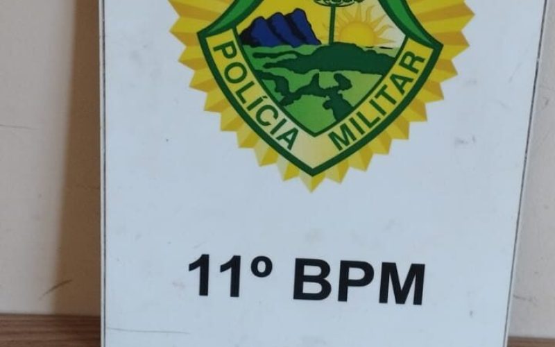 Jovem de 19 anos é preso em Mamborê após ameaçar a mãe com faca e causar dano em residência