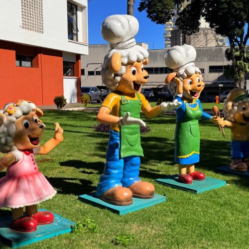 Família Carneiro já recepciona visitantes em frente à Prefeitura de Campo Mourão