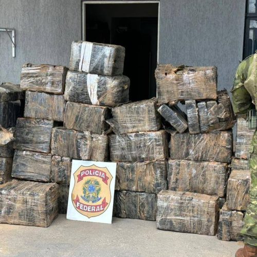 FICCO apreende quase 1,5 tonelada de maconha em caminhão de tecidos em Campo Mourão