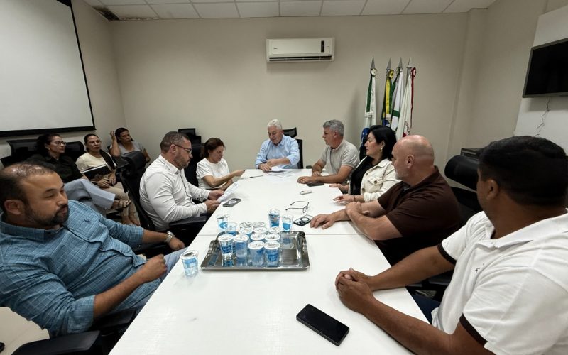 Prefeitura propõe multa de até R$ 40 mil por fios soltos e irregulares em postes de Campo Mourão