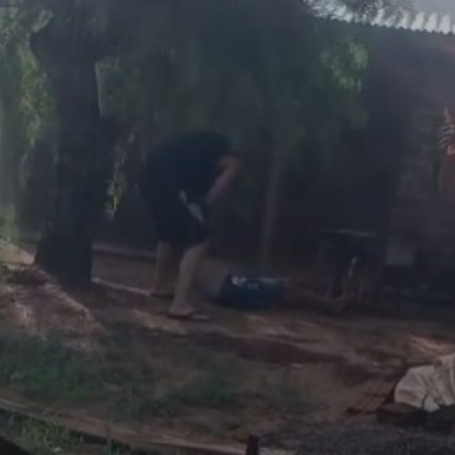 Homem tenta espantar abelhas e coloca fogo em residência em Goioerê
