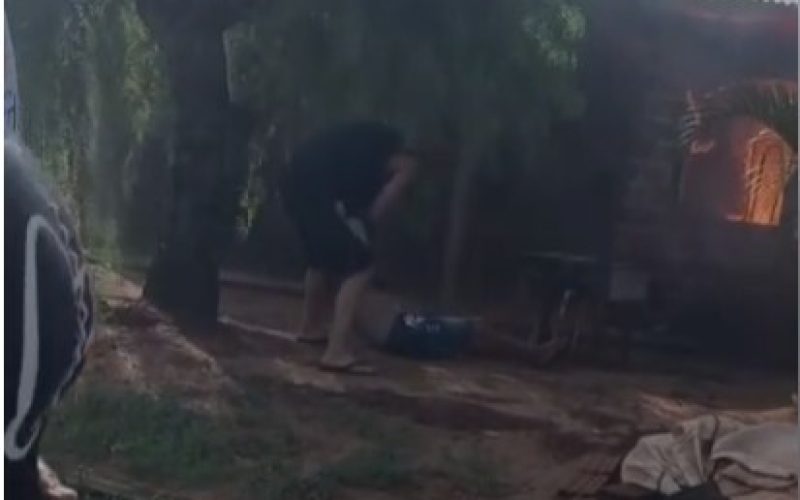Homem tenta espantar abelhas e coloca fogo em residência em Goioerê