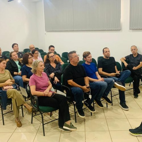 Prefeito reúne secretariado e traça ações para reparar danos na cidade após temporal