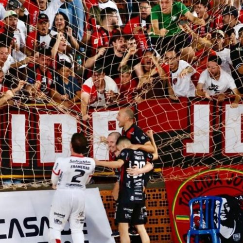 Final de semana foi de emoção para a torcida mourãoense no campo e na quadra