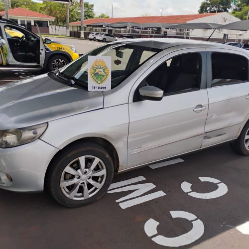 Motorista é Flagrado Dirigindo sem CNH, Com Crianças sem Cinto, e com Carro 61 mil Reais em Débito