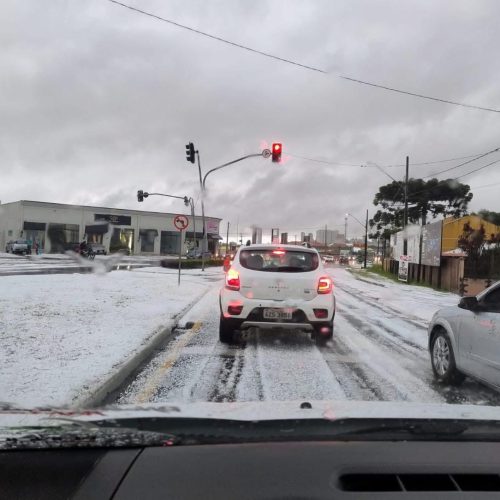 Chuva de Granizo Transforma Ponta Grossa em Cenário Invernal