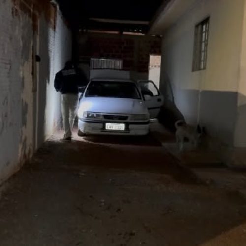 Vectra usado em homicídio é localizado pela polícia em residência no Fortunato Perdoncini