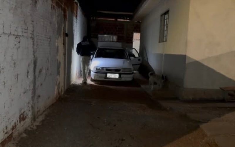 Vectra usado em homicídio é localizado pela polícia em residência no Fortunato Perdoncini
