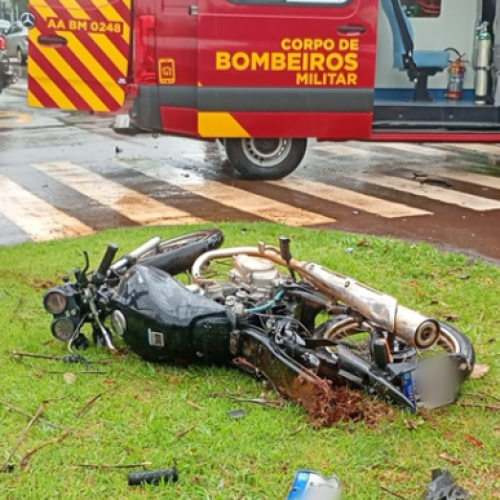 GRAVE ACIDENTE EM CAMPO MOURÃO: MOTOCICLISTA DE 19 ANOS SOFRE FRATURA EXPOSTA E É SOCORRIDO EM ESTADO GRAVE