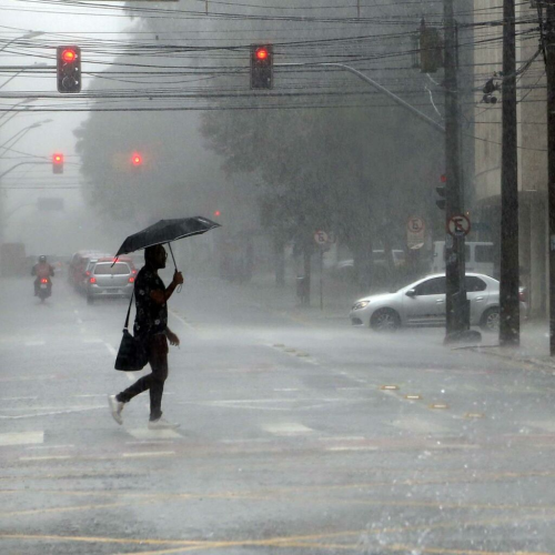 Paraná terá fim de semana cinzento com risco de tempestades, prevê Simepar