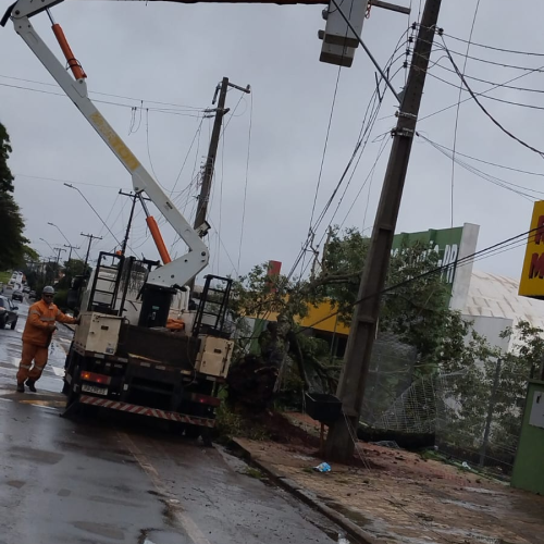 Defesa Civil atende famílias atingidas por temporal em Campo Mourão