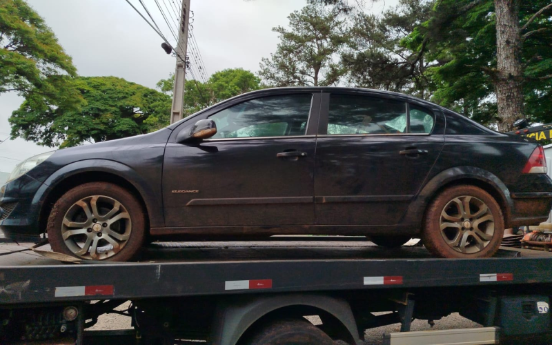 Polícia Militar recupera veículo com alerta de roubo na zona rural de Campo Mourão