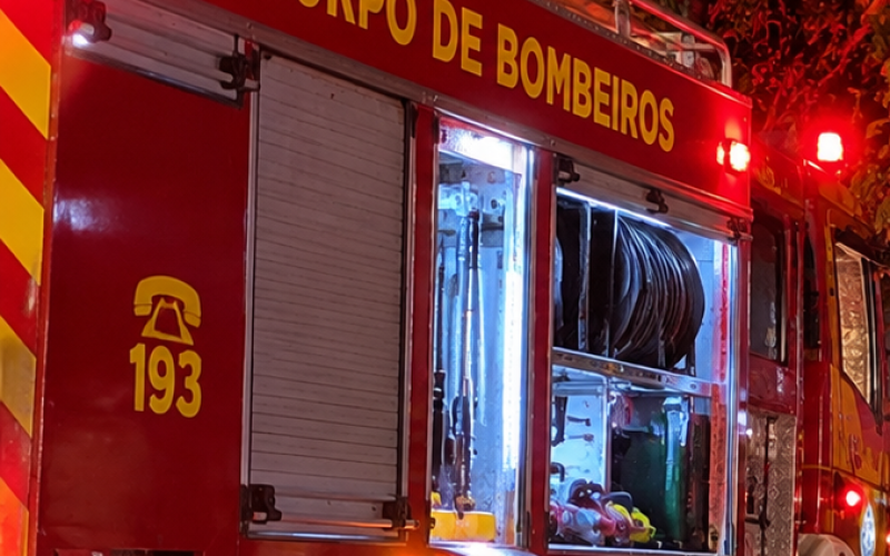 Princípio de incêndio mobiliza Bombeiros e SAMU no Jardim Aeroporto, em Campo Mourão