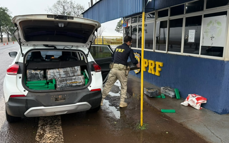PRF PRENDE HOMEM E APREENDE MAIS DE 527 KG DE MACONHA NA BR-369, ENTRE CAMPO MOURÃO E MAMBORÊ