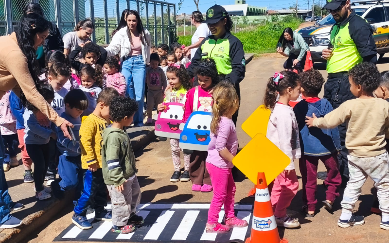 Diretran realiza aula de trânsito para crianças do CMEI Nossa Senhora de Fátima