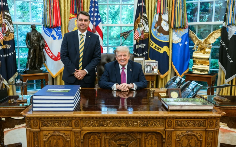 Governo Trump confirma emissão de vistos para Flávio Bolsonaro e familiares