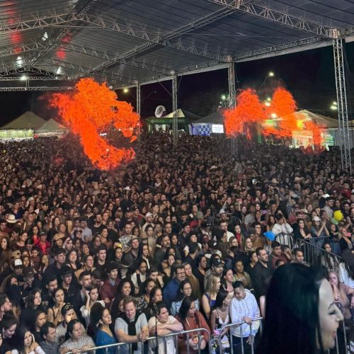 Show de João Neto & Frederico bate recorde de público na 30ª Festa Nacional do Carneiro no Buraco