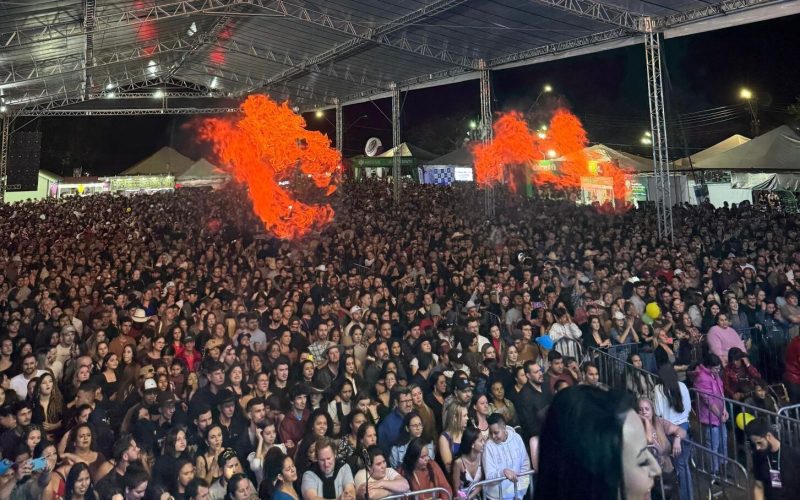Show de João Neto & Frederico bate recorde de público na 30ª Festa Nacional do Carneiro no Buraco