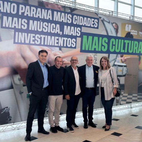 Campo Mourão recebe kit de instrumentos musicais para formação de banda marcial