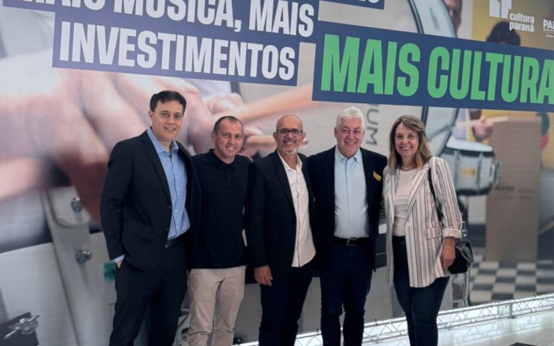 Campo Mourão recebe kit de instrumentos musicais para formação de banda marcial