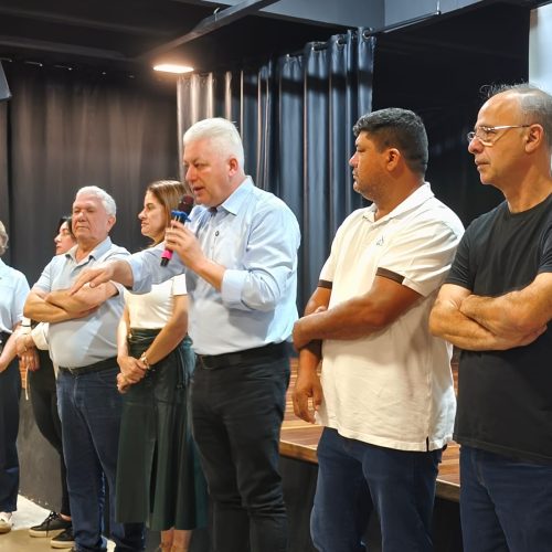 Empresários recebem informações sobre programa que garante kits de materiais e uniformes escolares