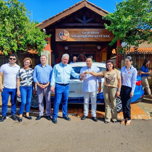 Município entrega veículo zero km para o Lar dos Idosos