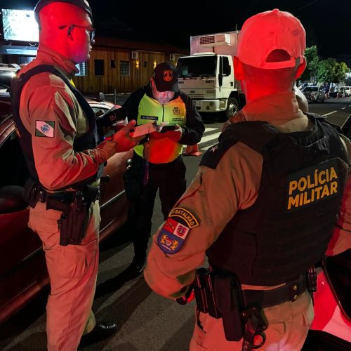 Polícia Militar realiza Operação Lei Seca no centro de Campo Mourão