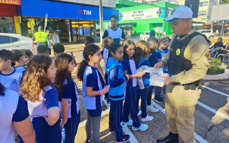 Campanha de trânsito Maio Amarelo teve blitz educativa em Campo Mourão