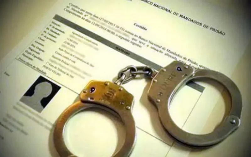 Jovem com mandado de prisão por roubo é preso em Campo Mourão