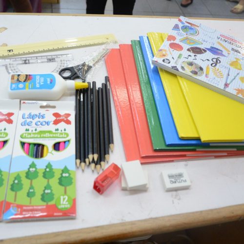 Campo Mourão: ano letivo começa com kits escolares e uniformes para alunos da rede municipal