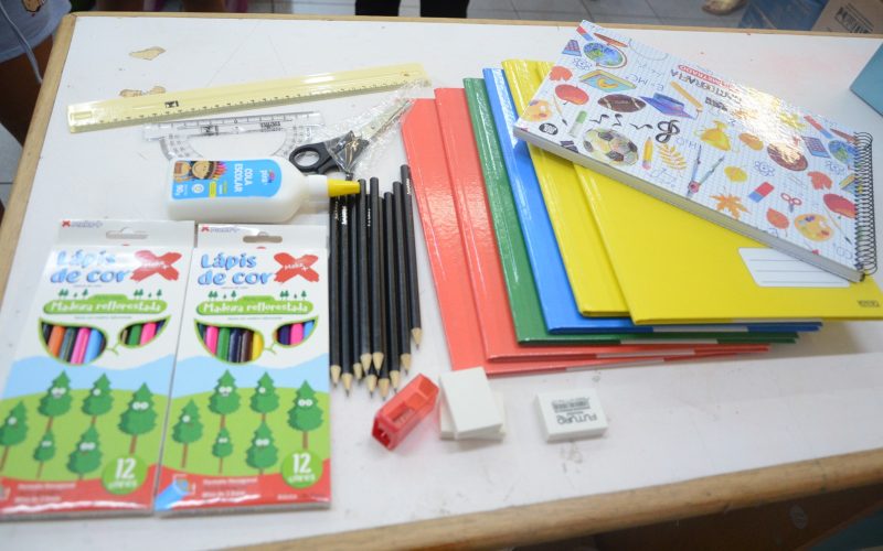 Campo Mourão: ano letivo começa com kits escolares e uniformes para alunos da rede municipal