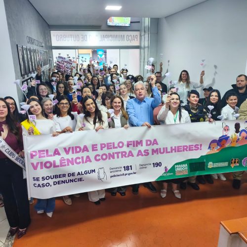 Mobilização no Paço Municipal reforça compromisso de Campo Mourão no enfrentamento ao feminicídio