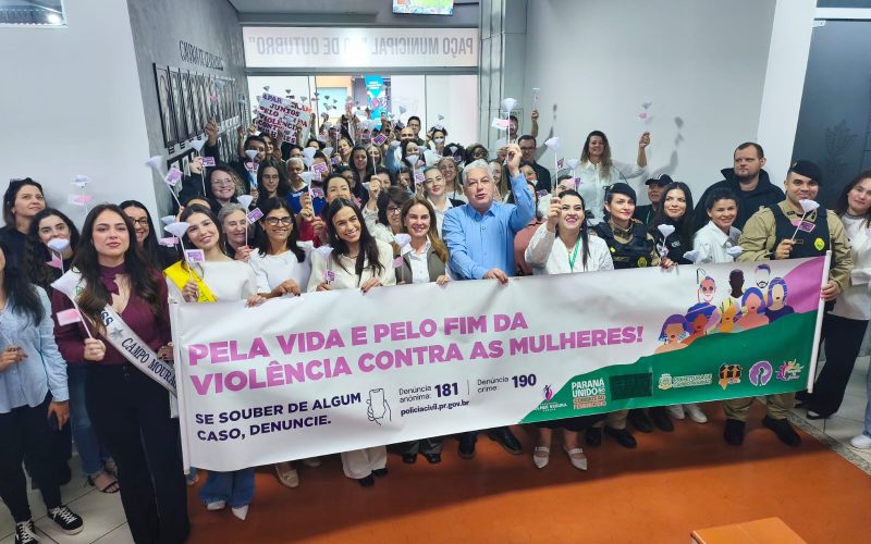 Mobilização no Paço Municipal reforça compromisso de Campo Mourão no enfrentamento ao feminicídio
