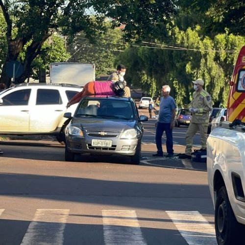 Motociclista Arremessada em Colisão Vai Parar no Teto de Carro em Campo Mourão