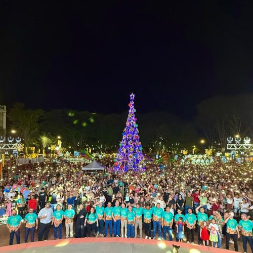 Campo Mourão recebe o “Papai Noel” com praça lotada