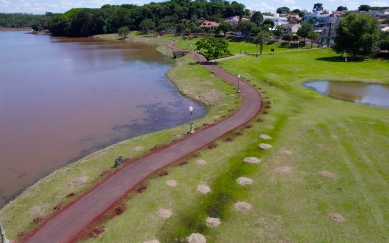 Prefeitura realiza serviços de manutenção no Parque do Lago em Campo Mourão