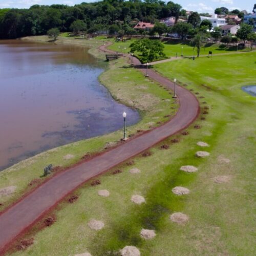 Prefeitura realiza serviços de manutenção no Parque do Lago em Campo Mourão