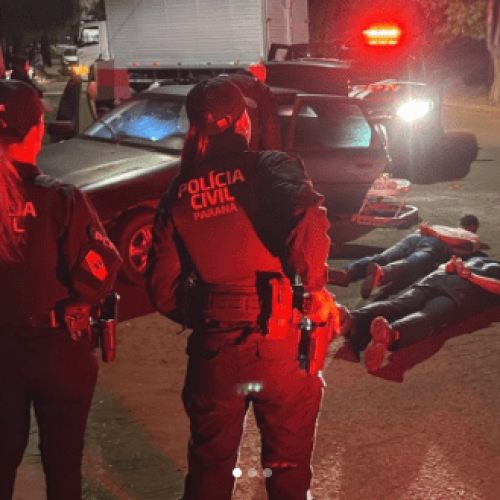 Mulher e dois homens são presos em perseguição após dirigir a mais de 130 km/h com crianças no carro