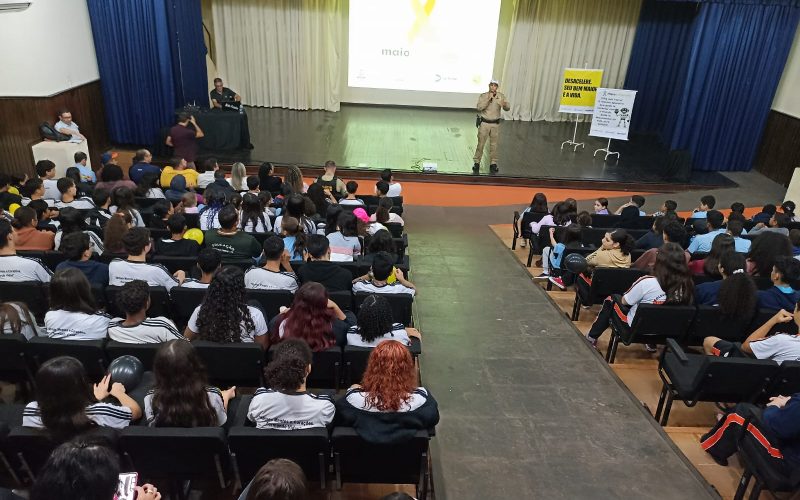 Policias Miliares ministram palestras educativas durante ações do Maio Amarelo em Barbosa Ferraz