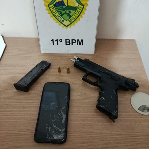 Homem é preso pela ROTAM após ameaçar populares e tentar fugir com pistola de numeração raspada