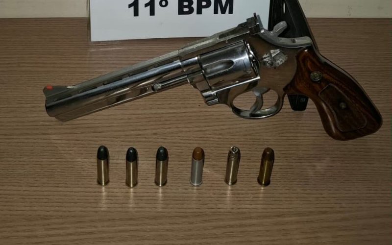 Homem é preso por posse irregular de arma de fogo no Conjunto Ilha Bela