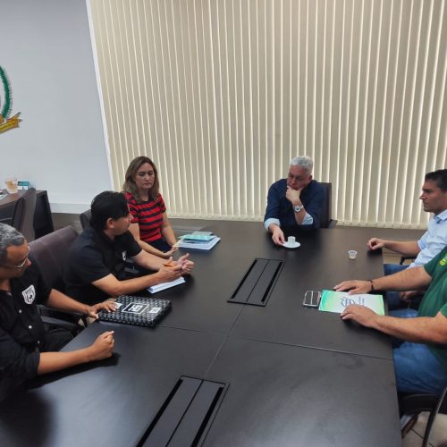 Prefeito Douglas Fabrício recebe demandas do esporte