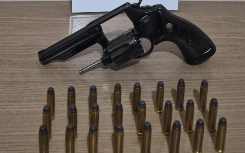 Homem é preso em Araruna com revólver Magnum .357 após denúncia de disparos