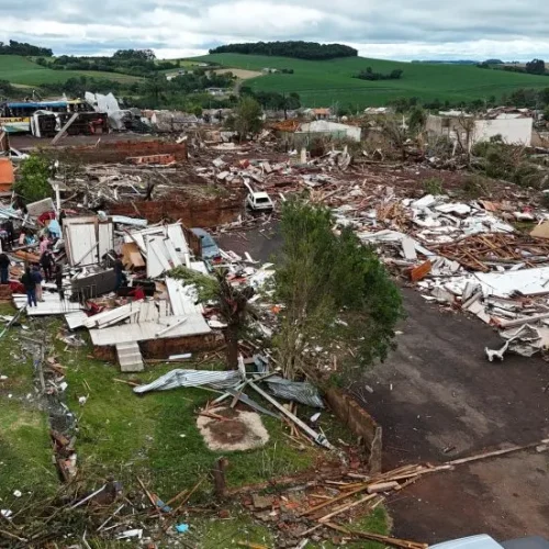 Tornado F-2no Paraná Deixa seis Mortos e Centenas de Feridos