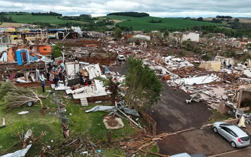 Tornado F-2no Paraná Deixa seis Mortos e Centenas de Feridos