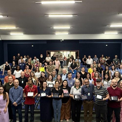 Campo Mourão celebra os destaques do funcionalismo municipal com a entrega do prêmio Servidor do Ano 2025